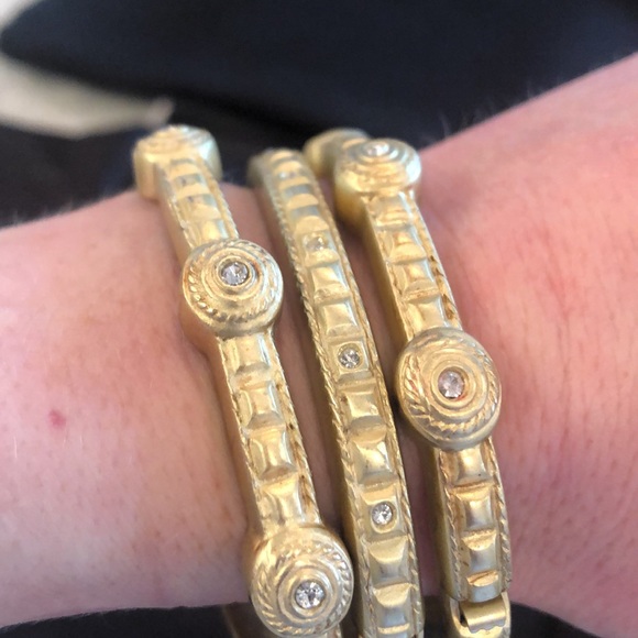 Gold plated set of three bangles with crystals - Picture 5 of 6